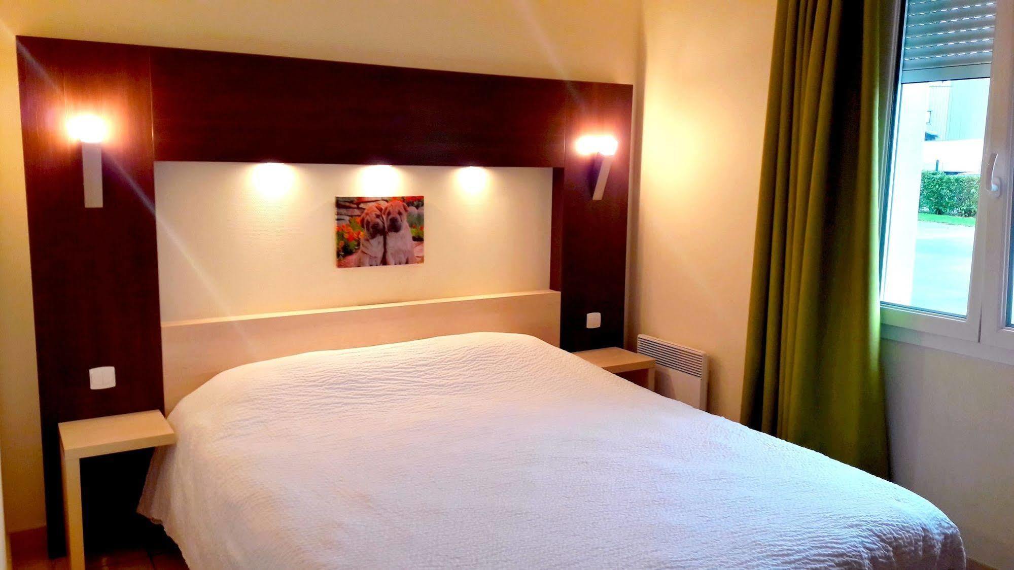 Logis Jum'Hotel Saints-Geosmes Luaran gambar
