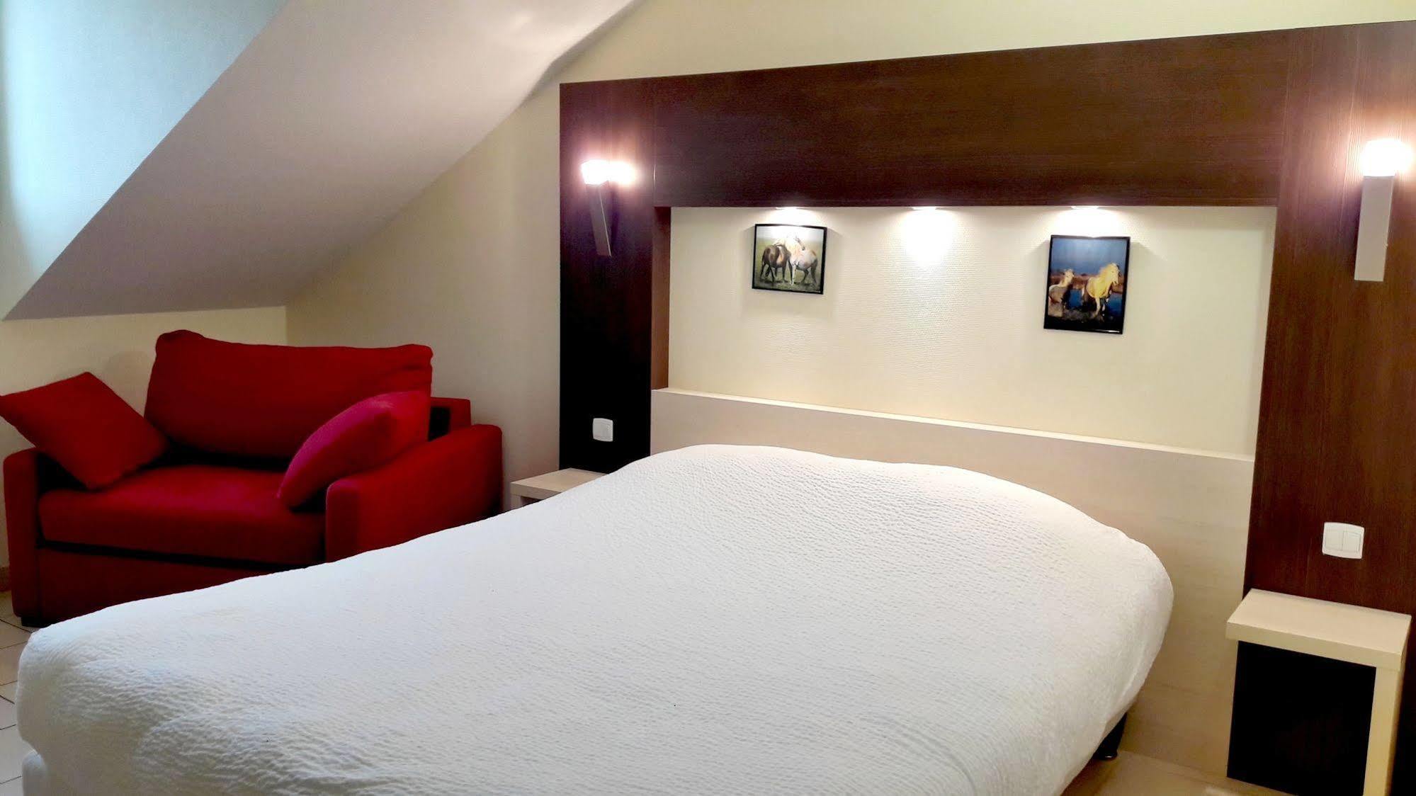 Logis Jum'Hotel Saints-Geosmes Luaran gambar
