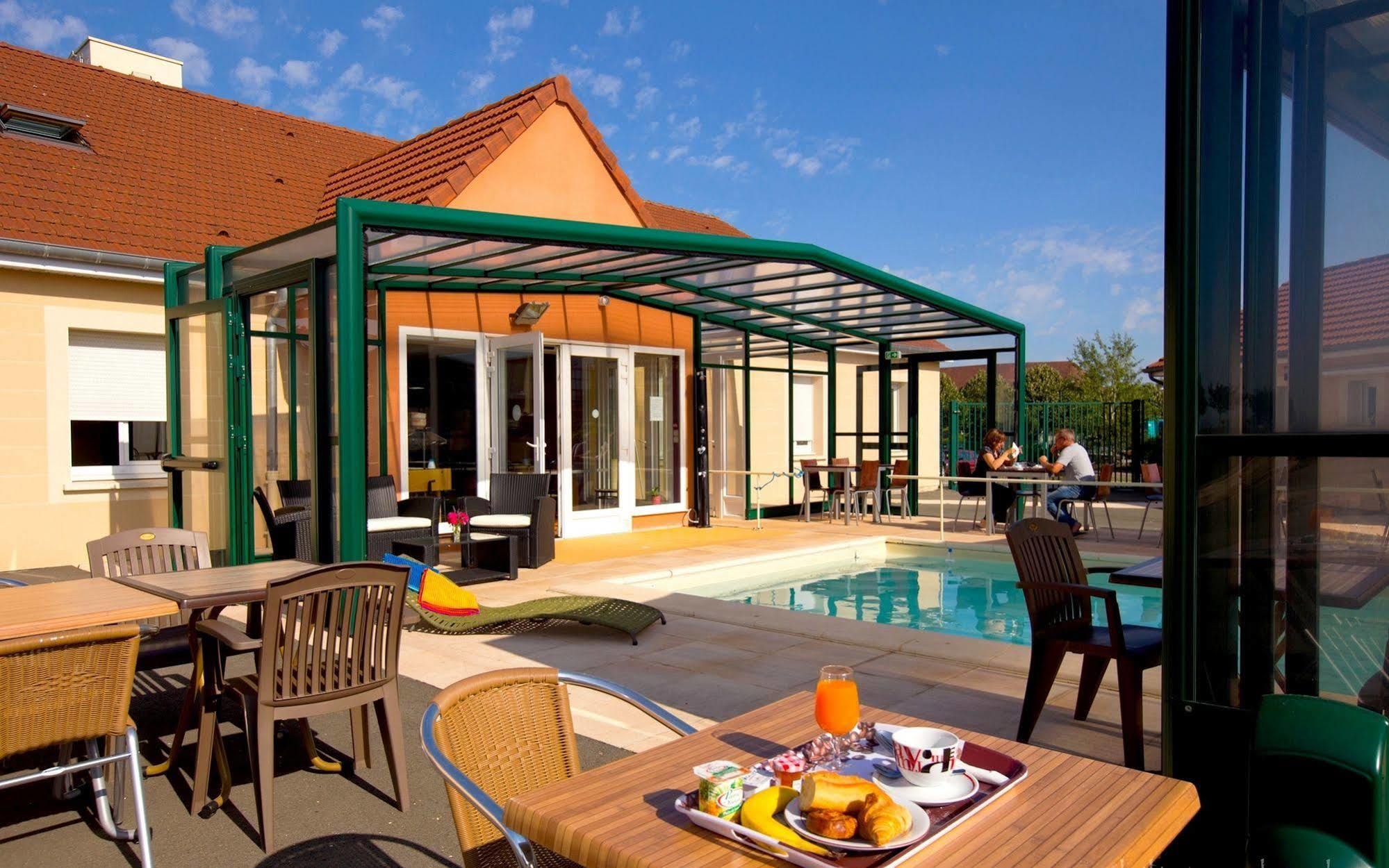 Logis Jum'Hotel Saints-Geosmes Luaran gambar